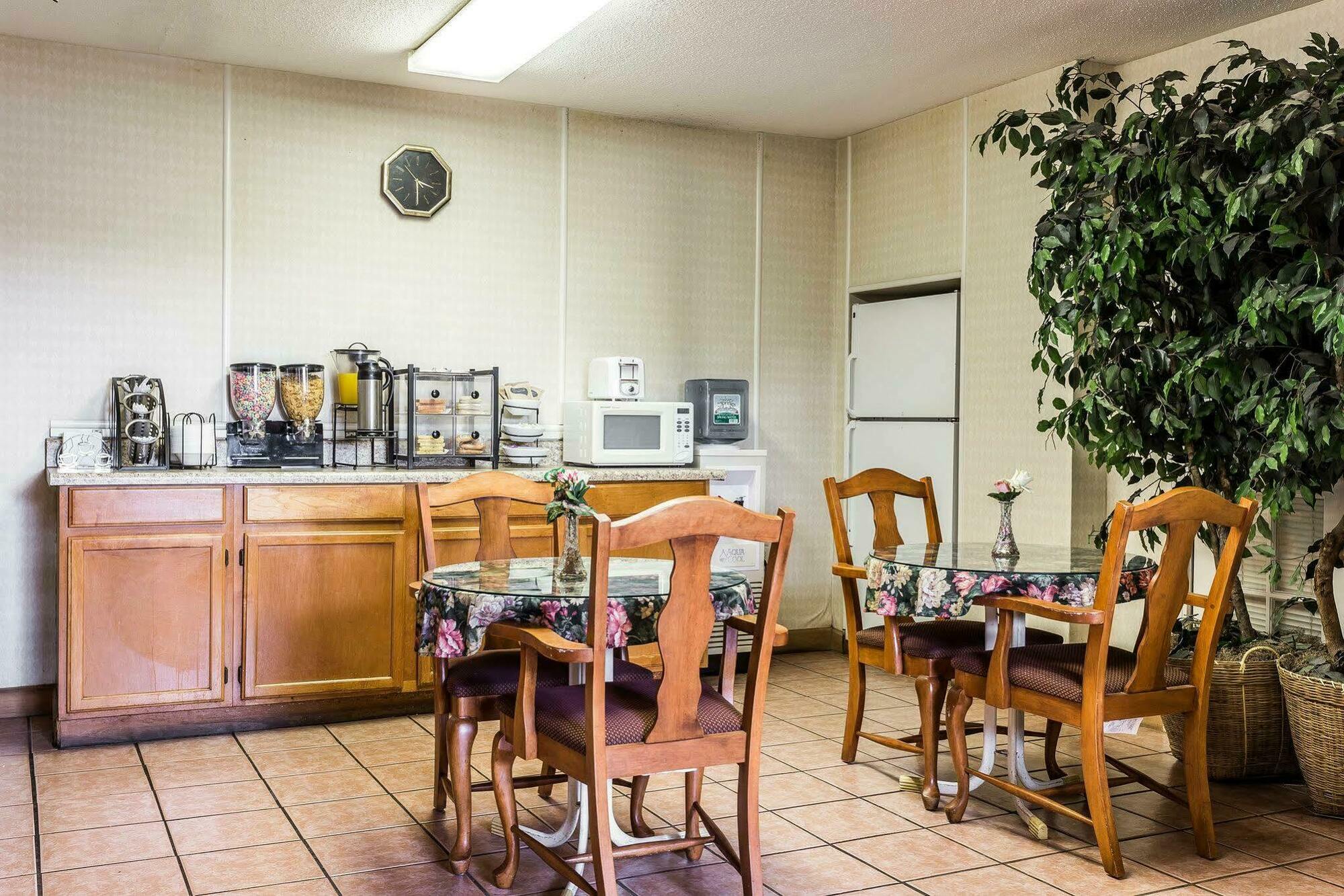 Econo Lodge Inn & Suites Matthews - Charlotte Extérieur photo