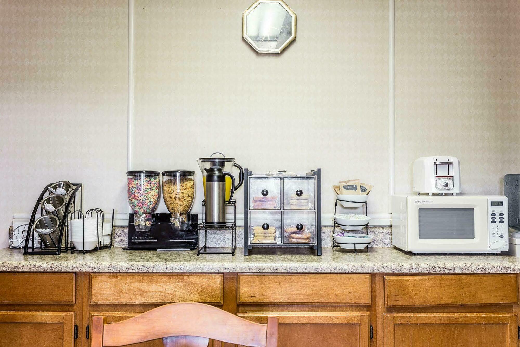 Econo Lodge Inn & Suites Matthews - Charlotte Extérieur photo